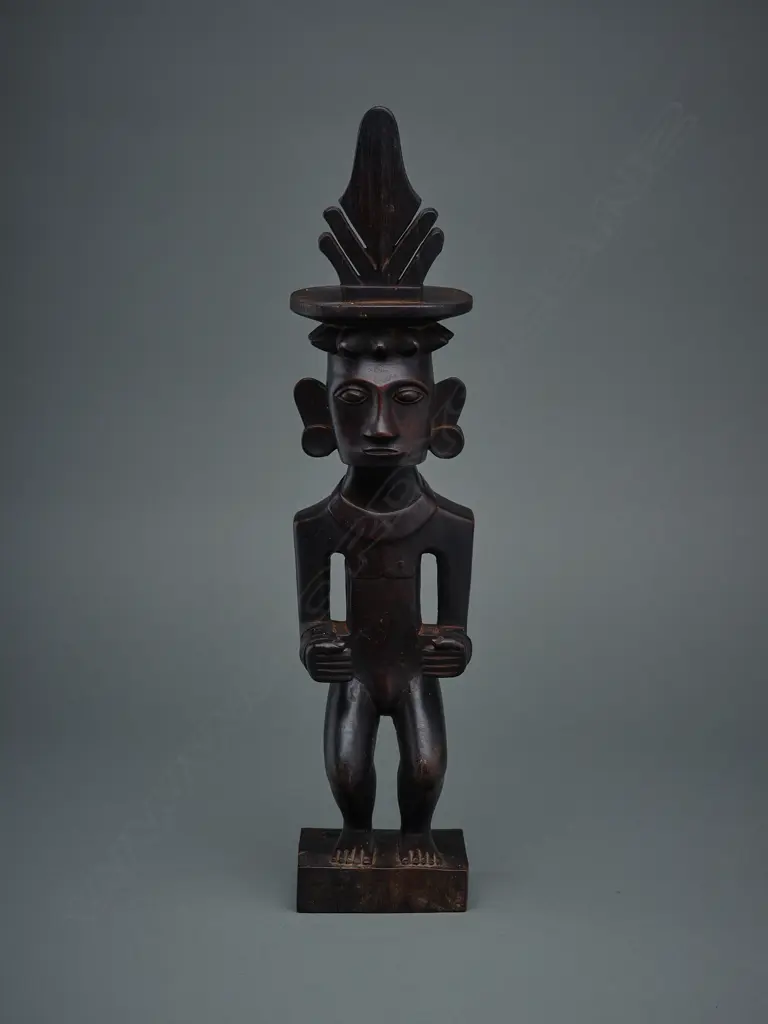 Indonesian wooden female figure, Image 1++